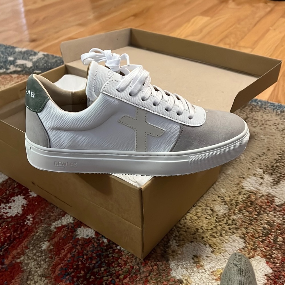 Newlab Womens size 9 Sneakers
